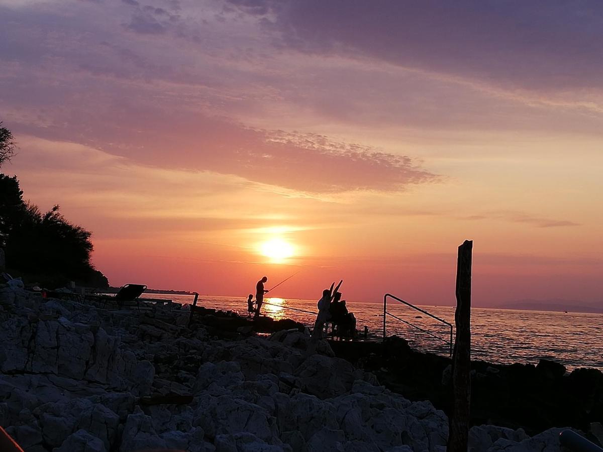 Sunset By The Sea Apartment Splitska Bagian luar foto