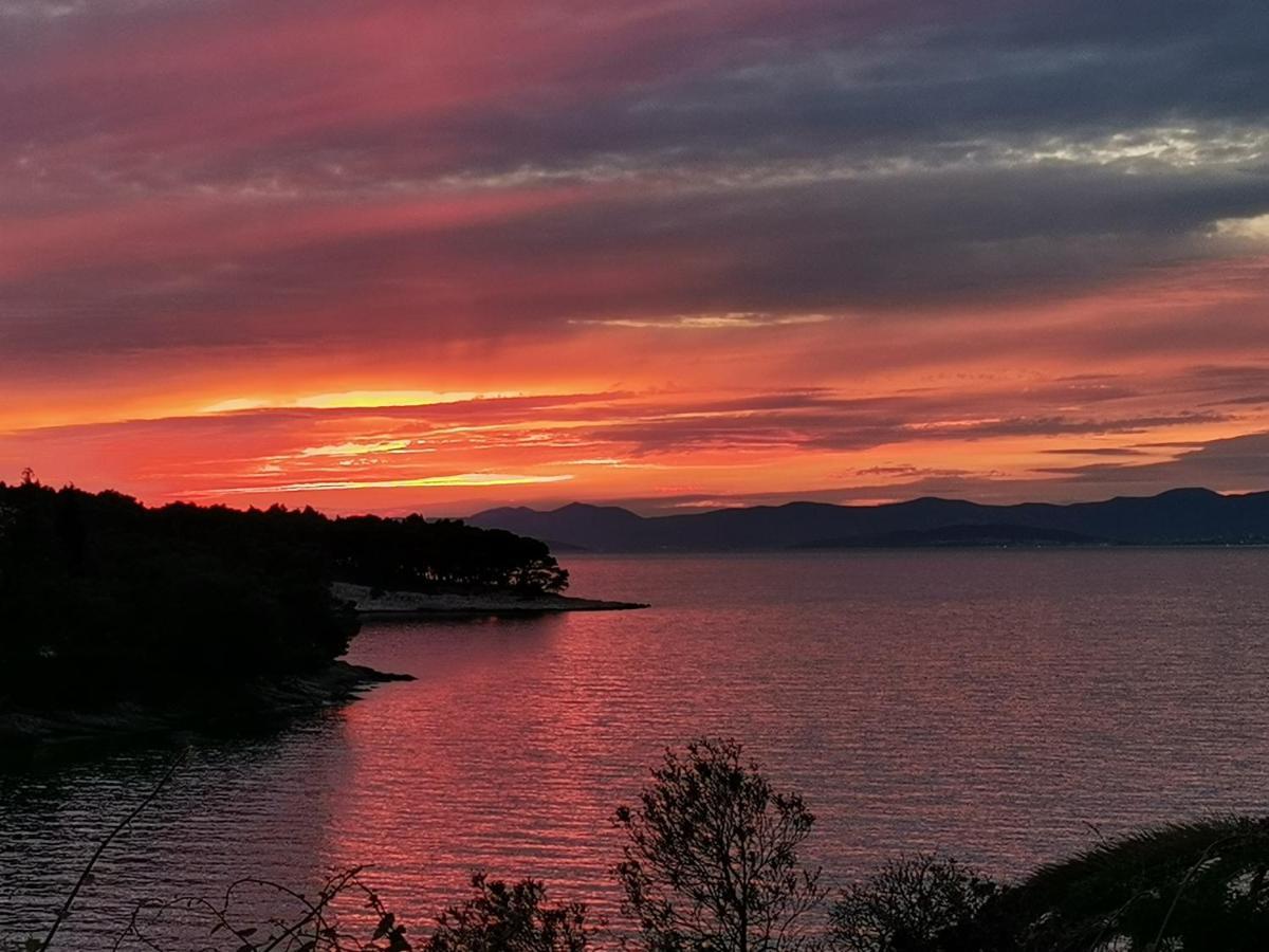 Sunset By The Sea Apartment Splitska Bagian luar foto