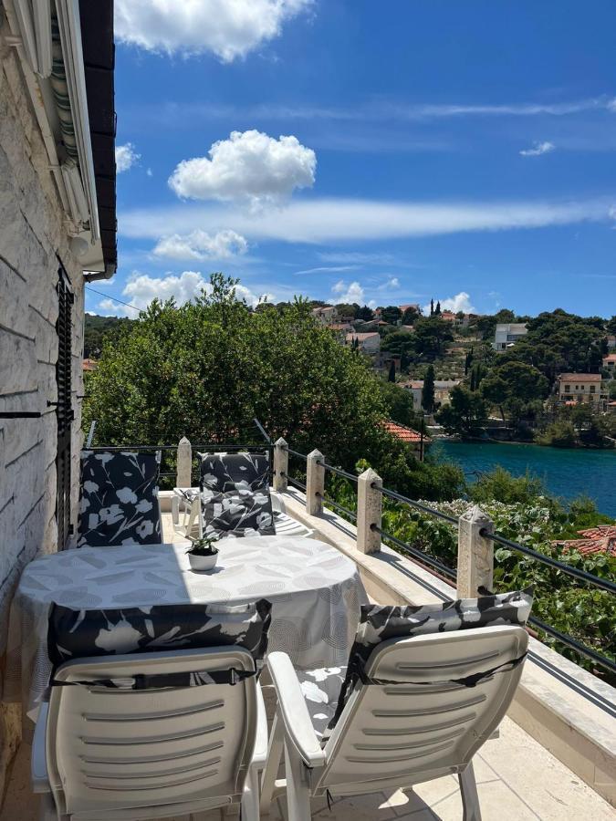 Sunset By The Sea Apartment Splitska Bagian luar foto