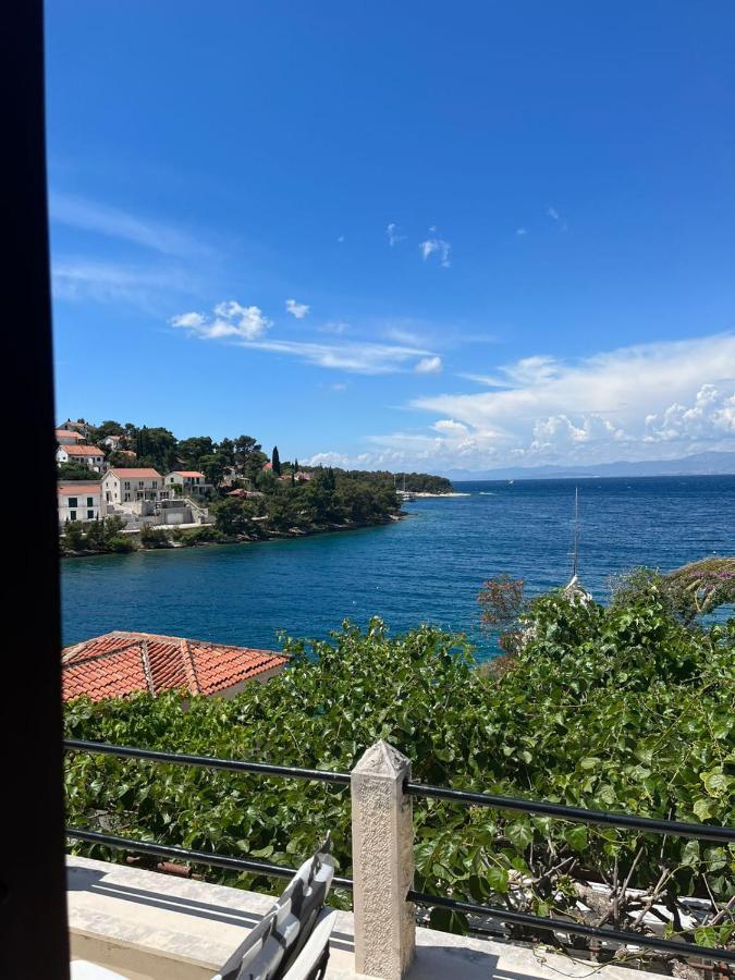 Sunset By The Sea Apartment Splitska Bagian luar foto